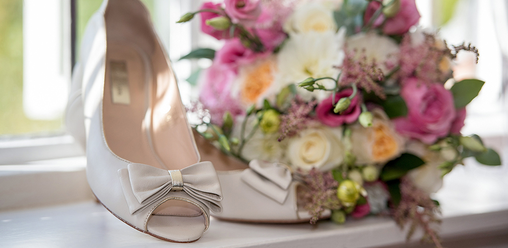 03-wedding-bouquet-and-shoes.jpg