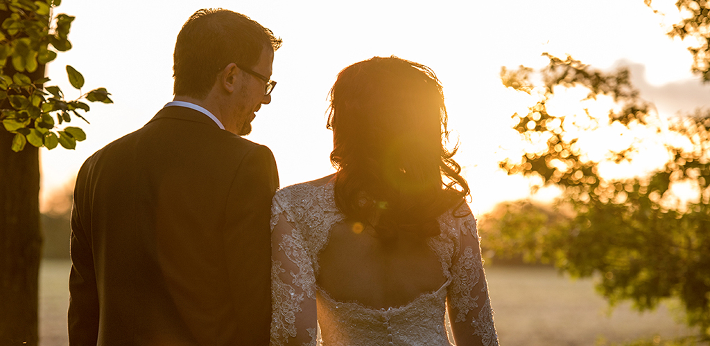 14-brode-and-groom-sunset.jpg